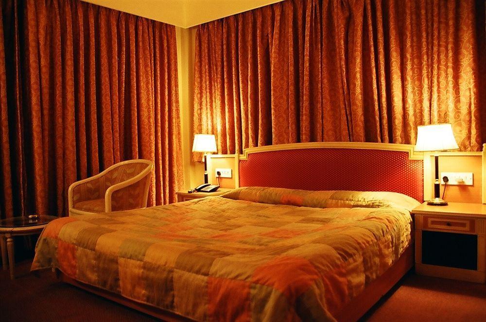 Hotel Celebrations Navi Mumbai Exterior foto