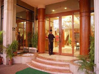 Hotel Celebrations Navi Mumbai Exterior foto